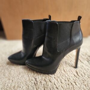 Michaek Kors Elegant Black Ankle Boots